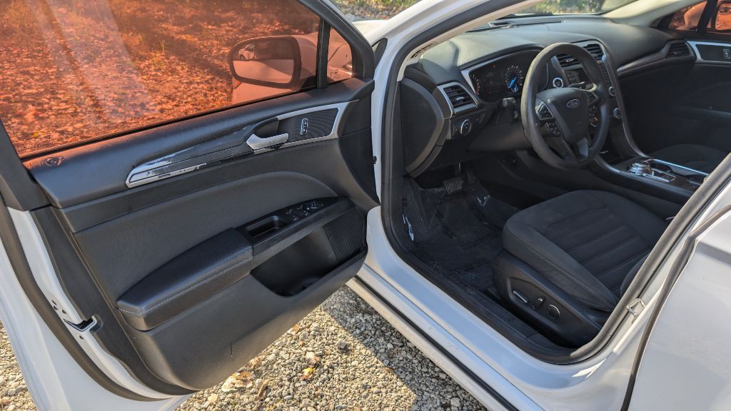 2017 Ford Fusion Image 8