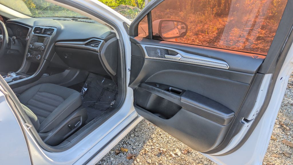 2017 Ford Fusion Image 10