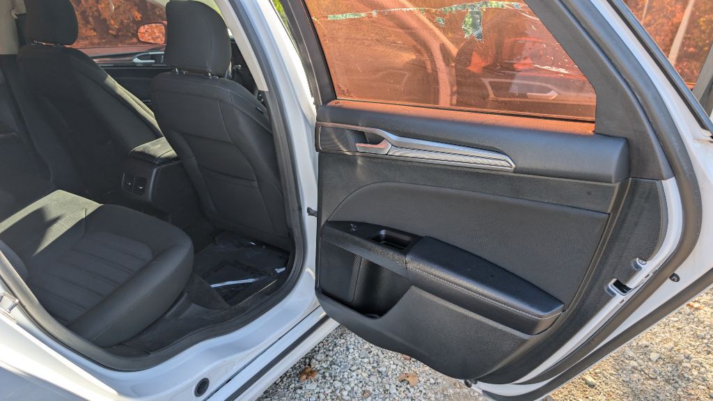 2017 Ford Fusion Image 11