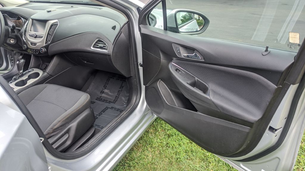 2018 Chevrolet Cruze Image 9