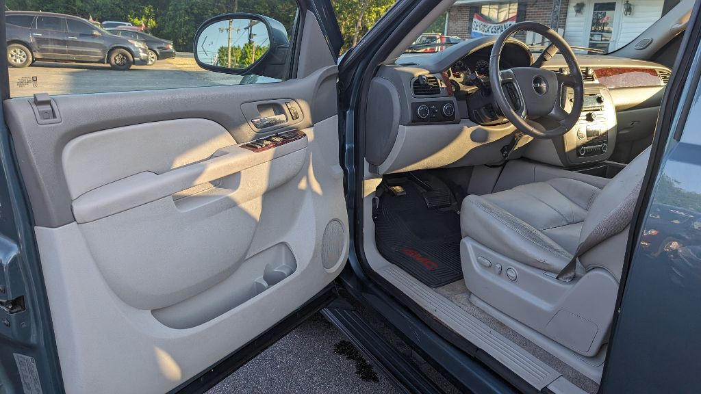 2010 GMC Yukon Image 8