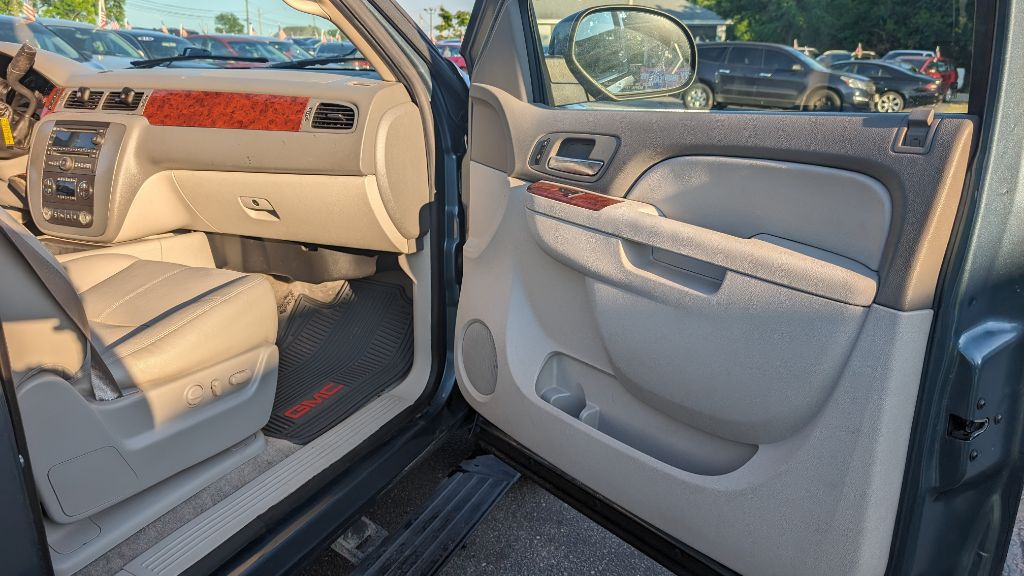 2010 GMC Yukon Image 10