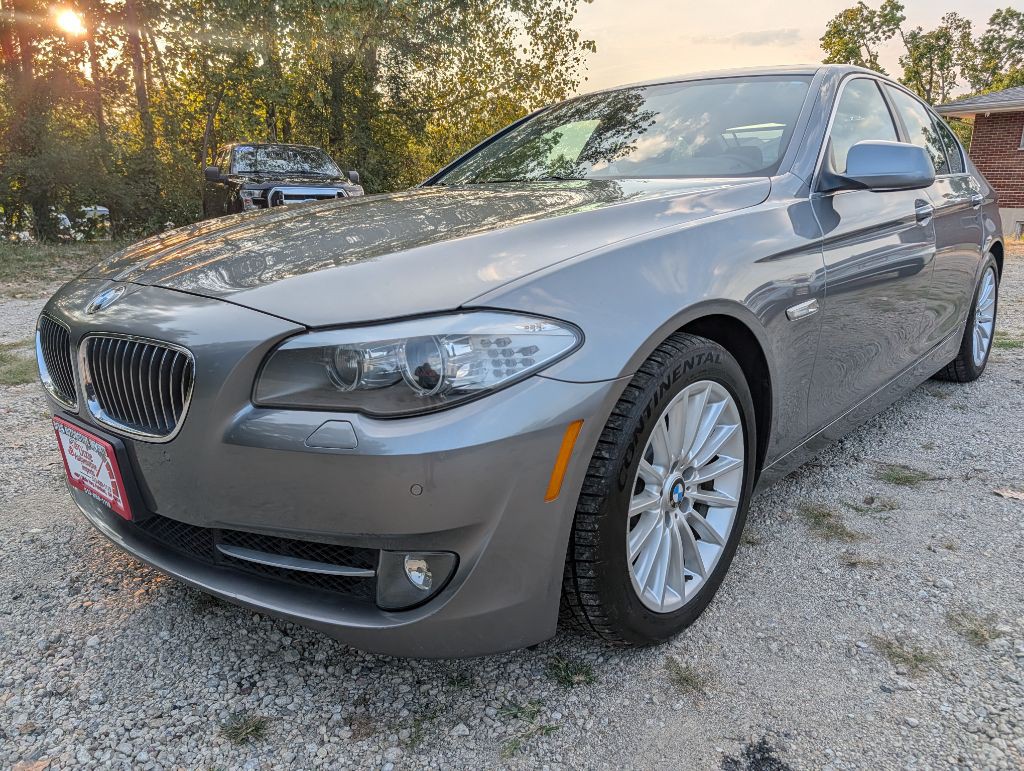 2011 BMW 5 Series Image 3