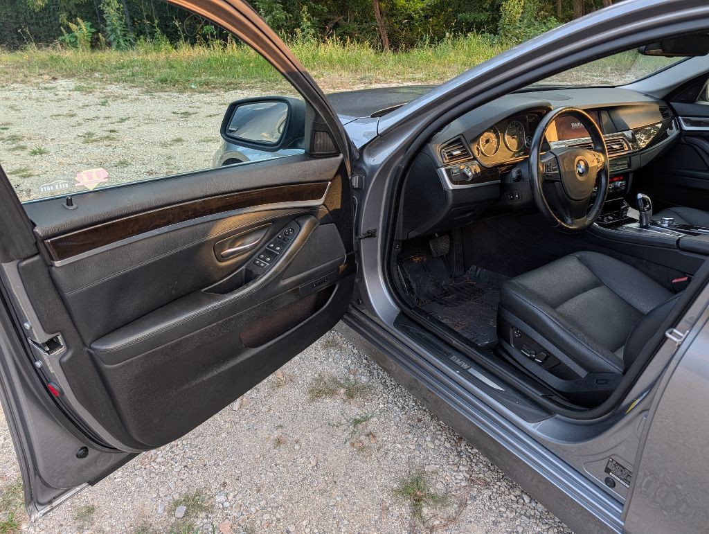 2011 BMW 5 Series Image 6