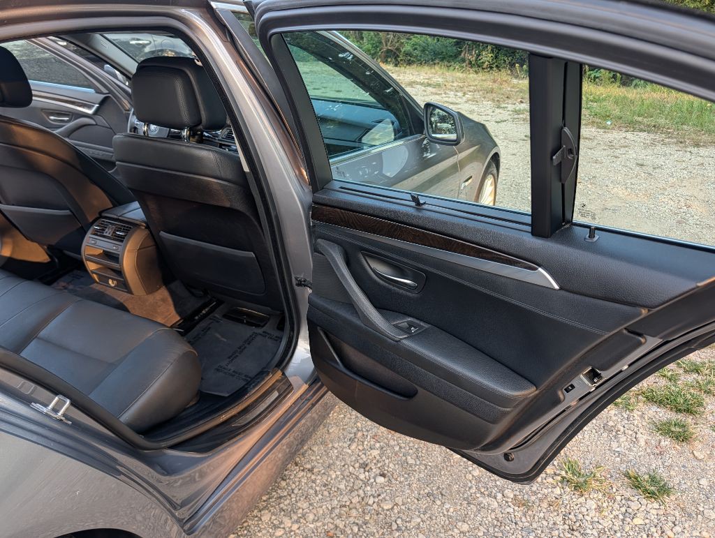 2011 BMW 5 Series Image 9
