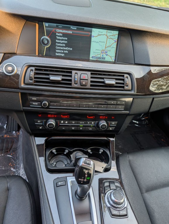 2011 BMW 5 Series Image 16