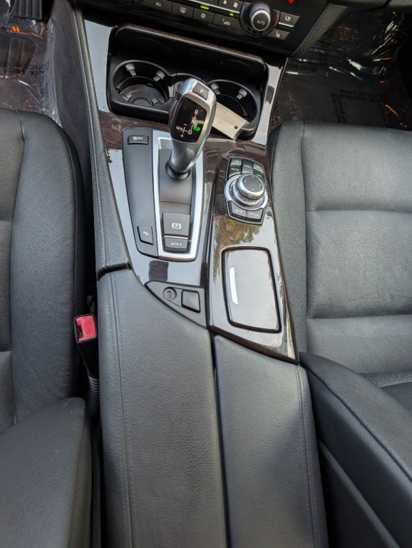 2011 BMW 5 Series Image 17