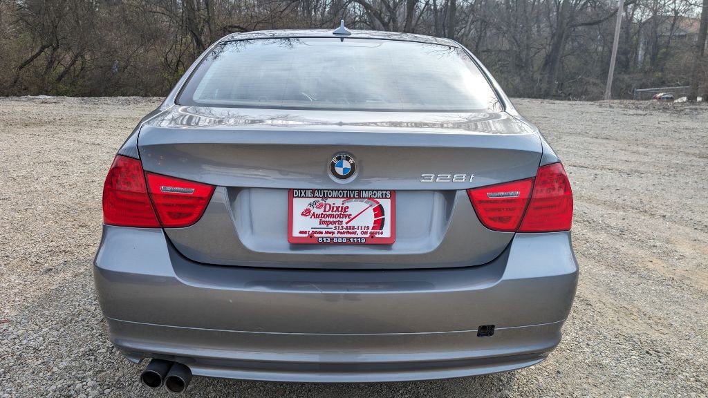 2011 BMW 3 Series Image 6