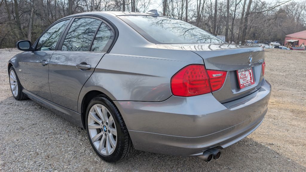 2011 BMW 3 Series Image 7