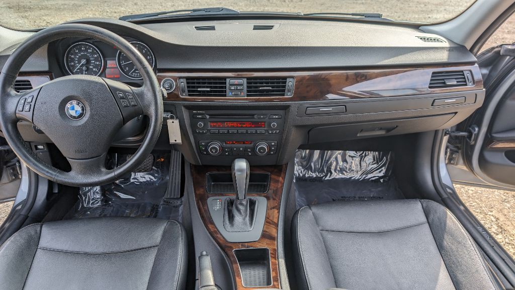 2011 BMW 3 Series Image 15