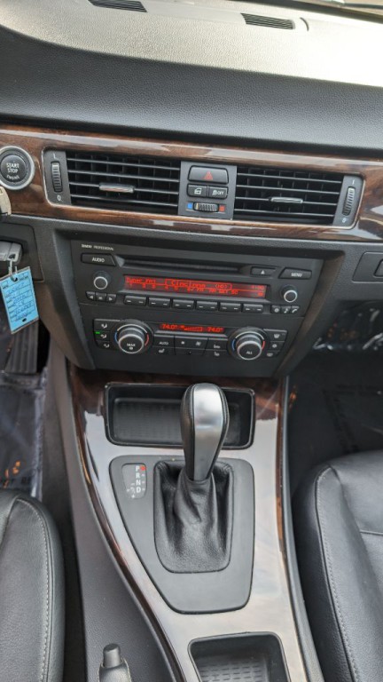 2011 BMW 3 Series Image 18