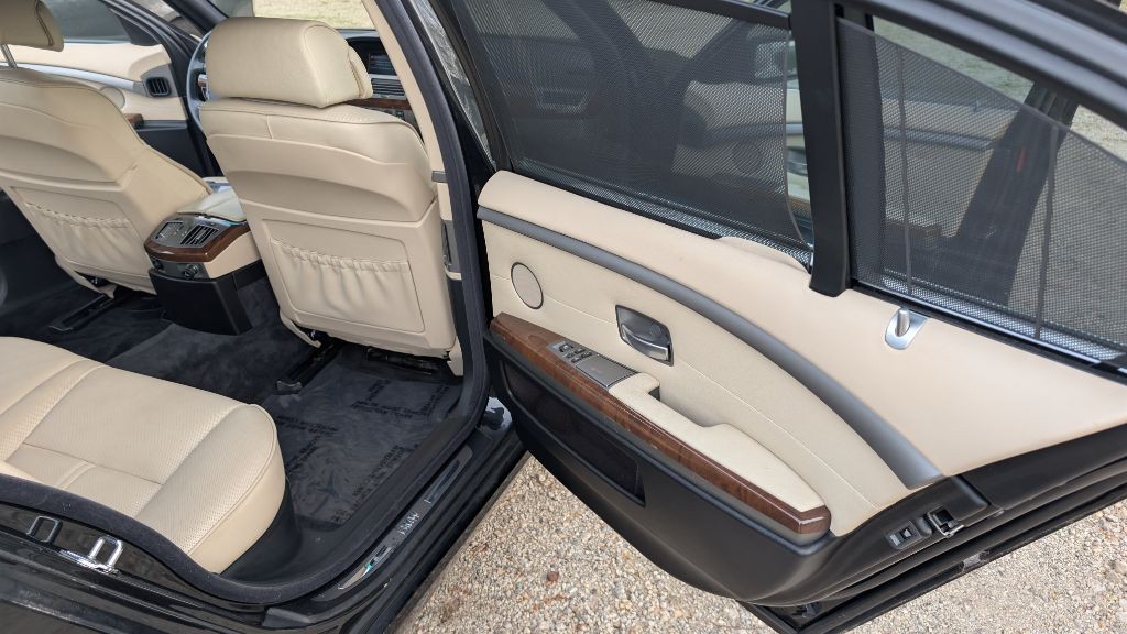 2007 BMW 7 Series Image 10