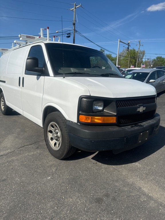 2013 Chevrolet Express Image 2