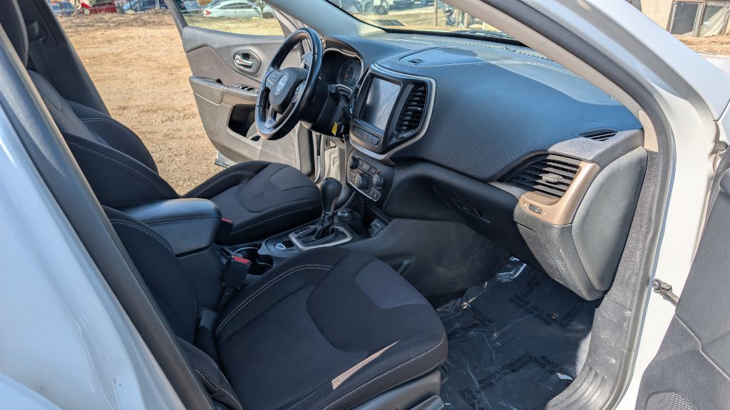 2015 Jeep Cherokee Image 11