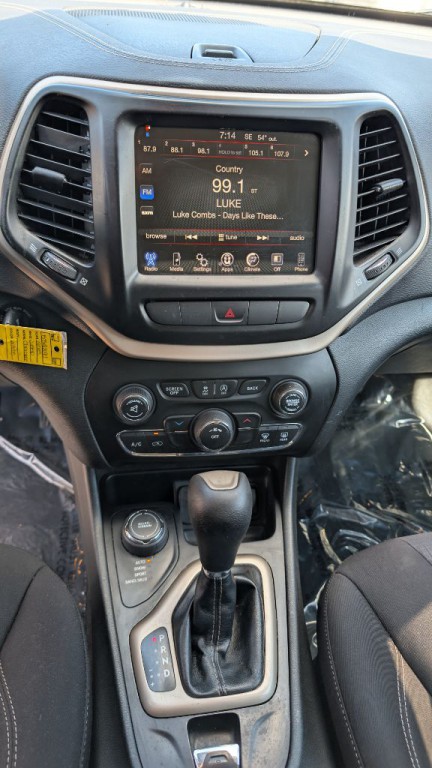2015 Jeep Cherokee Image 15