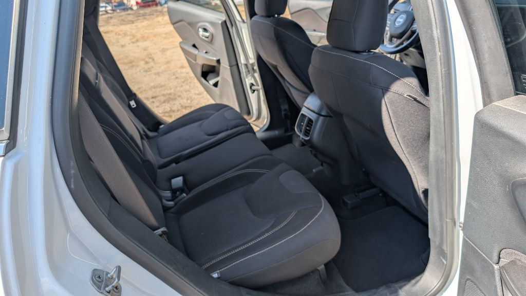 2015 Jeep Cherokee Image 18