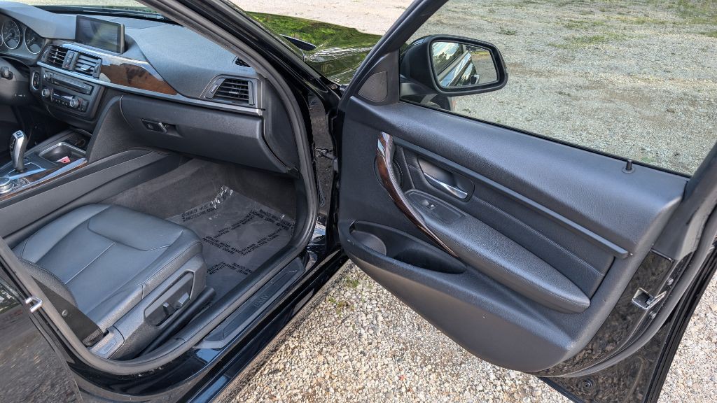 2015 BMW 3 Series Image 9
