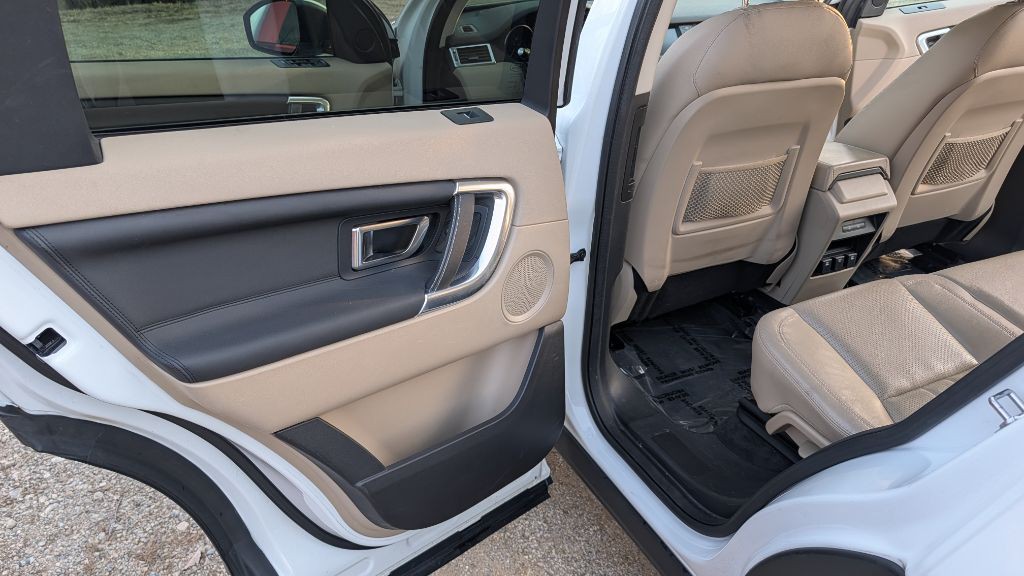 2016 Land Rover Discovery Sport Image 8
