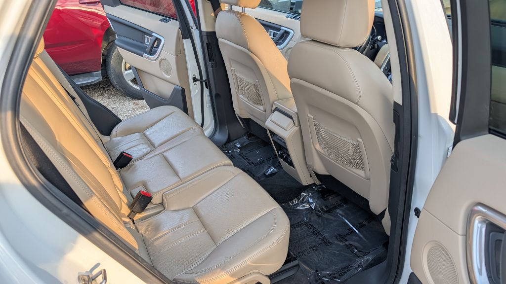 2016 Land Rover Discovery Sport Image 11