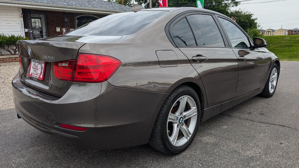 2013 BMW 3 Series Image 7