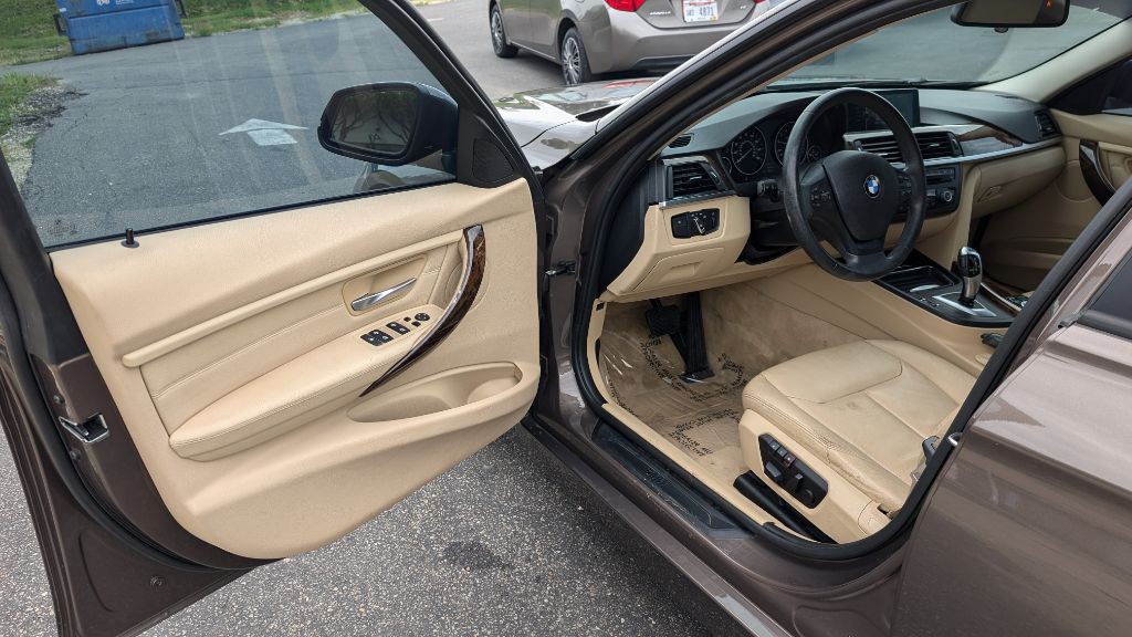 2013 BMW 3 Series Image 8