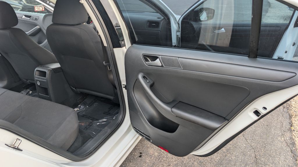 2015 Volkswagen Jetta Image 11