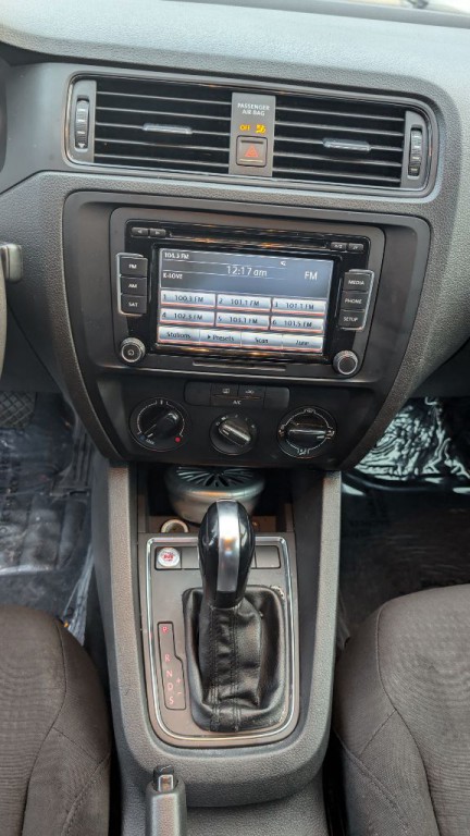 2015 Volkswagen Jetta Image 17