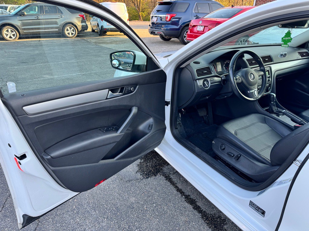 2015 Volkswagen Passat Image 8