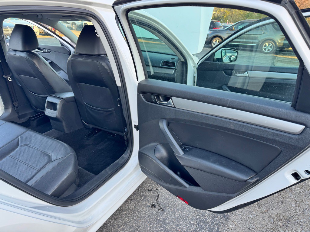 2015 Volkswagen Passat Image 10