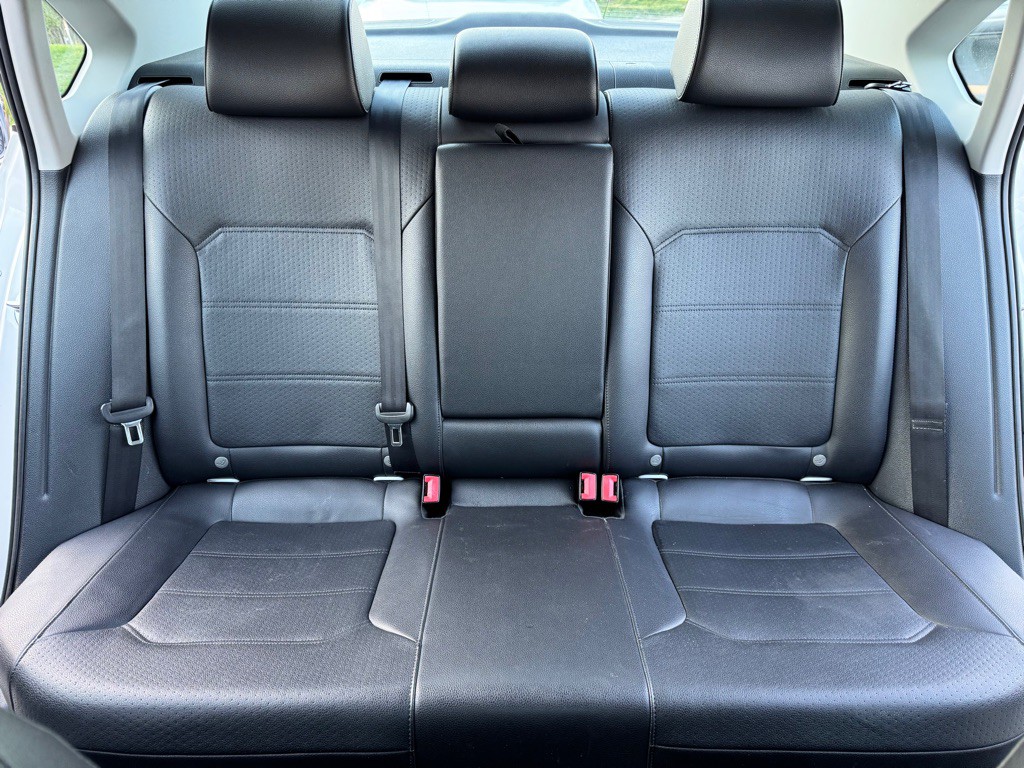 2015 Volkswagen Passat Image 11