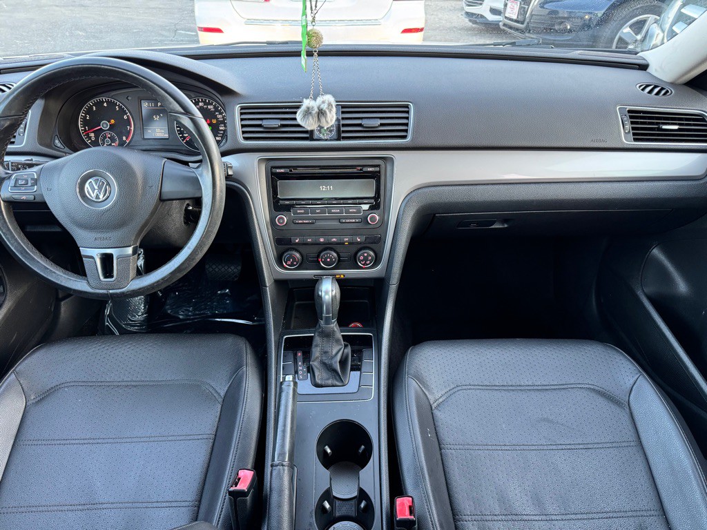 2015 Volkswagen Passat Image 14