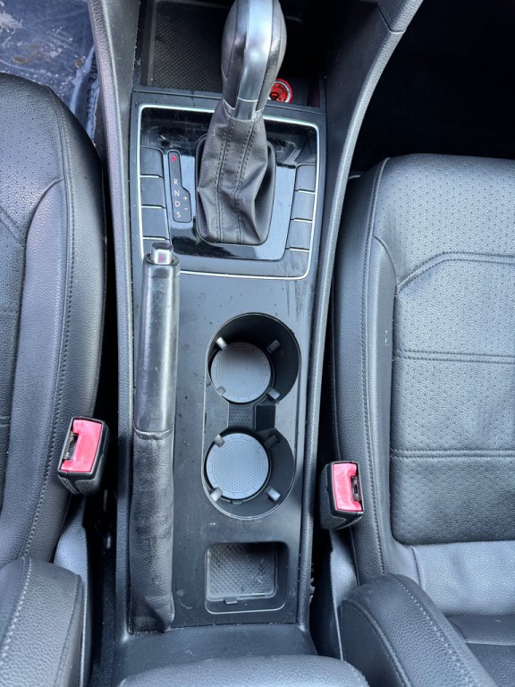 2015 Volkswagen Passat Image 18