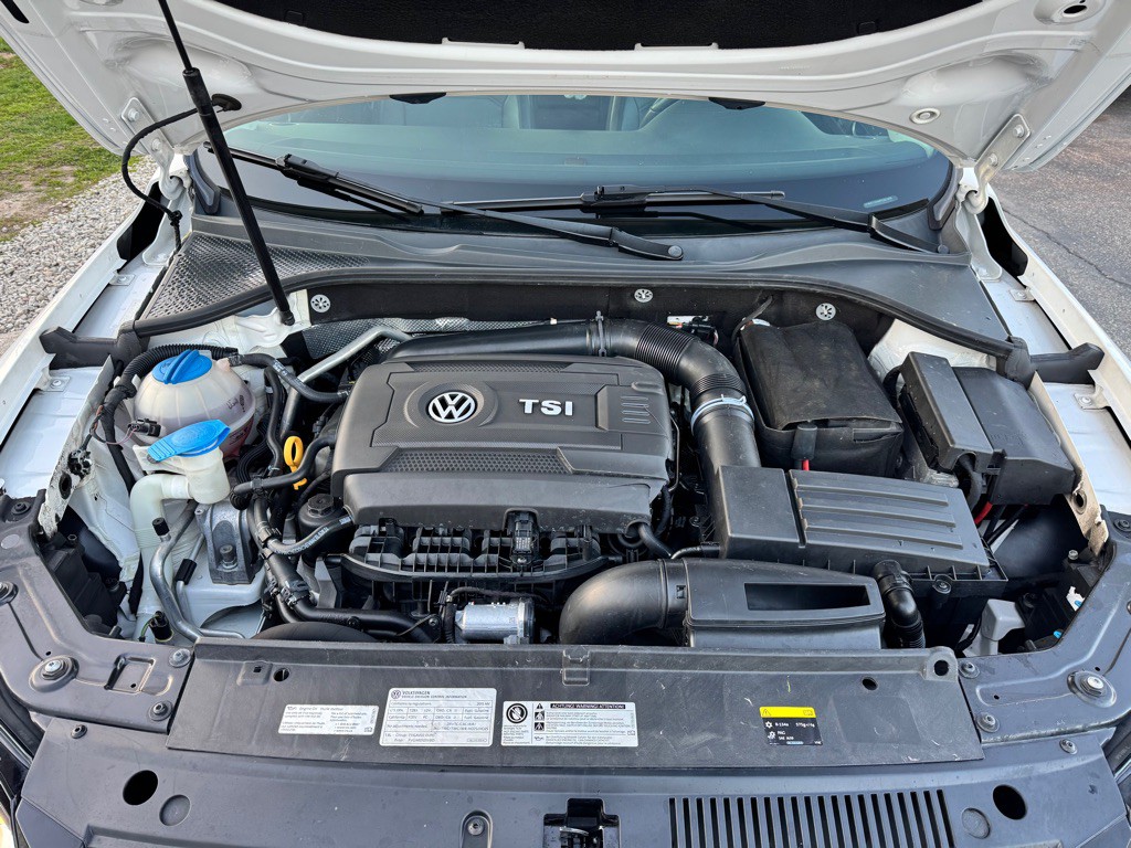 2015 Volkswagen Passat Image 19