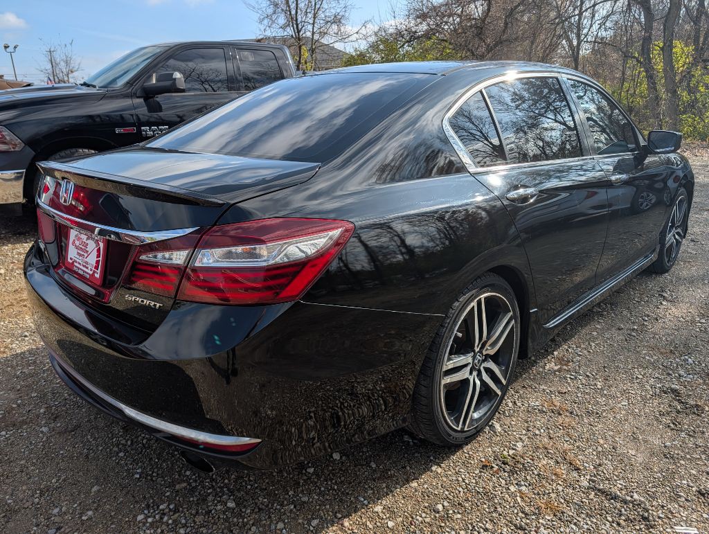 2017 Honda Accord Image 2