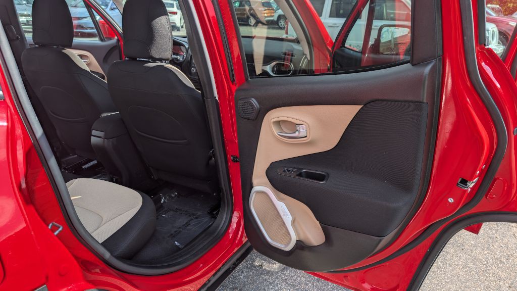2015 Jeep Renegade Image 9