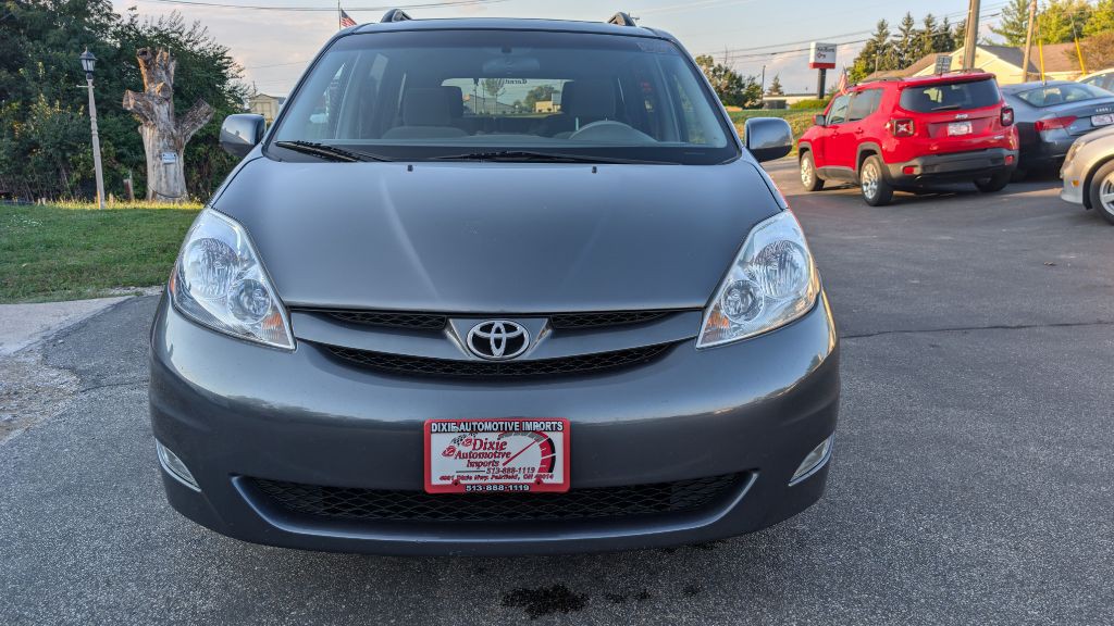 2007 Toyota Sienna Image 2