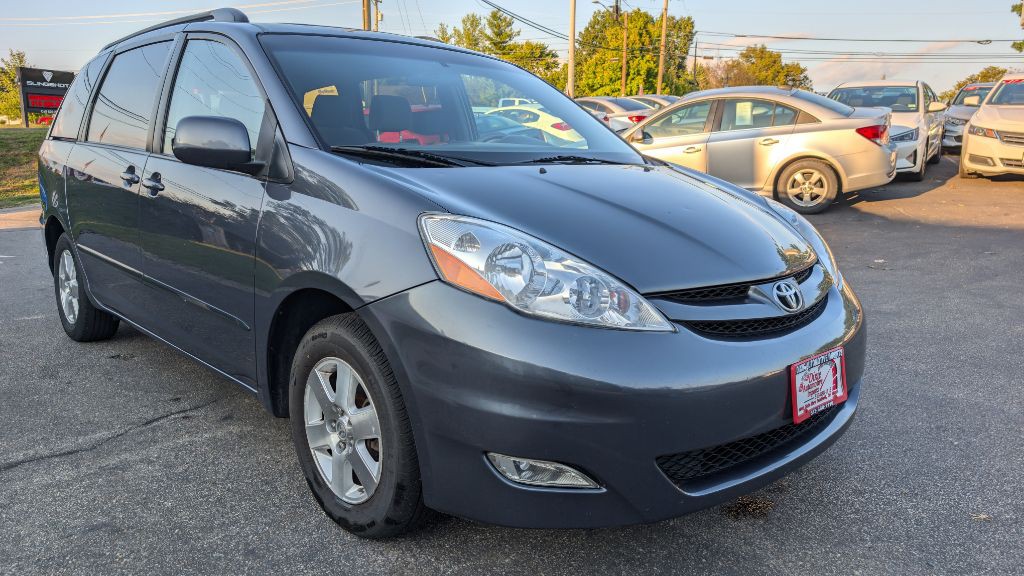 2007 Toyota Sienna Image 4