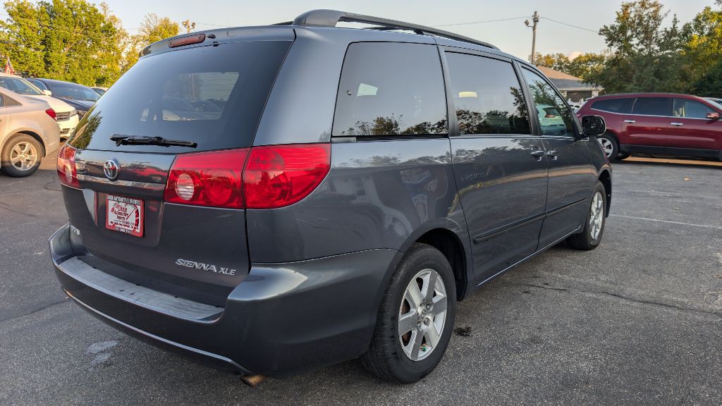 2007 Toyota Sienna Image 7
