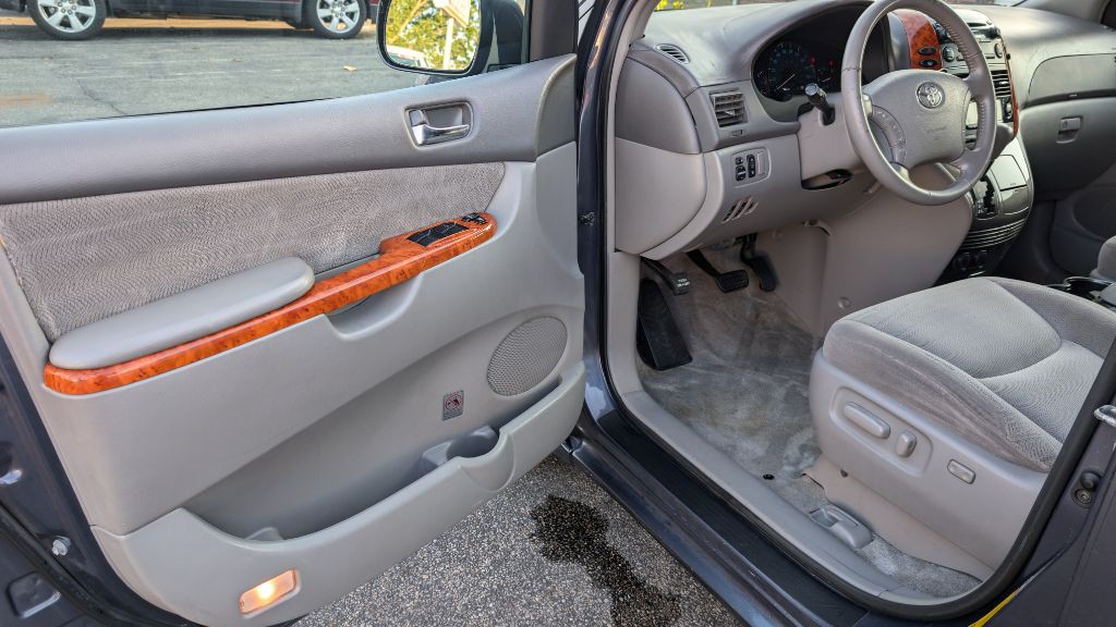 2007 Toyota Sienna Image 8
