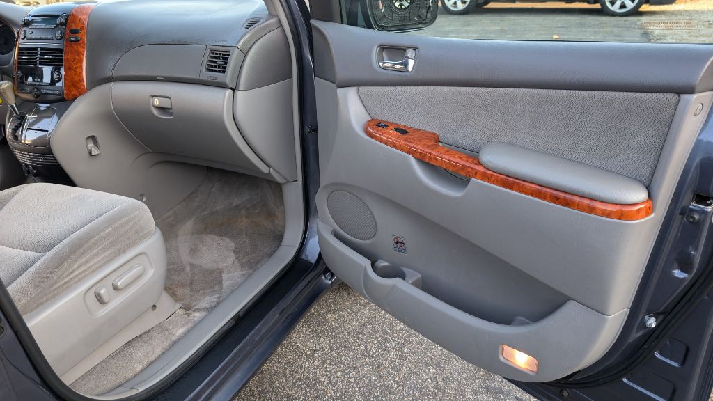 2007 Toyota Sienna Image 10