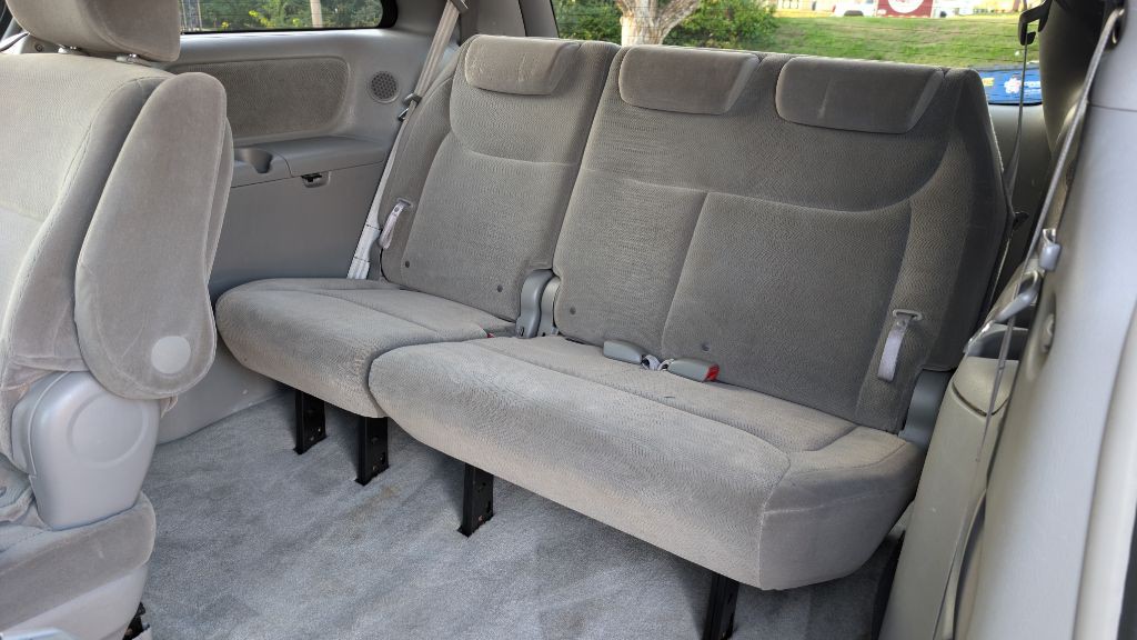 2007 Toyota Sienna Image 11