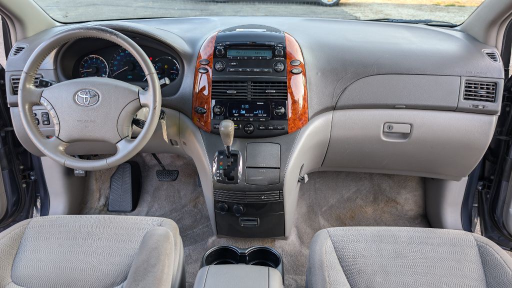 2007 Toyota Sienna Image 13