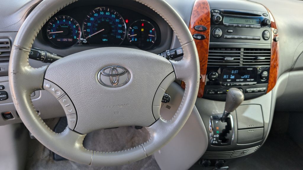 2007 Toyota Sienna Image 14