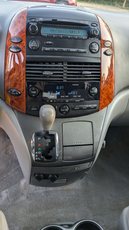 2007 Toyota Sienna Image 16