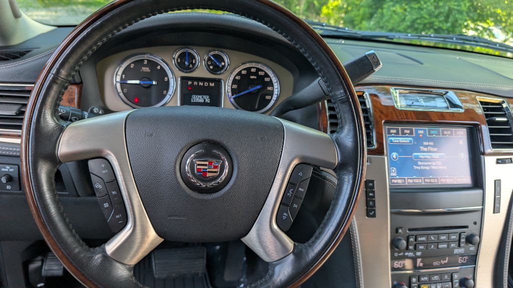 2014 Cadillac Escalade Image 14