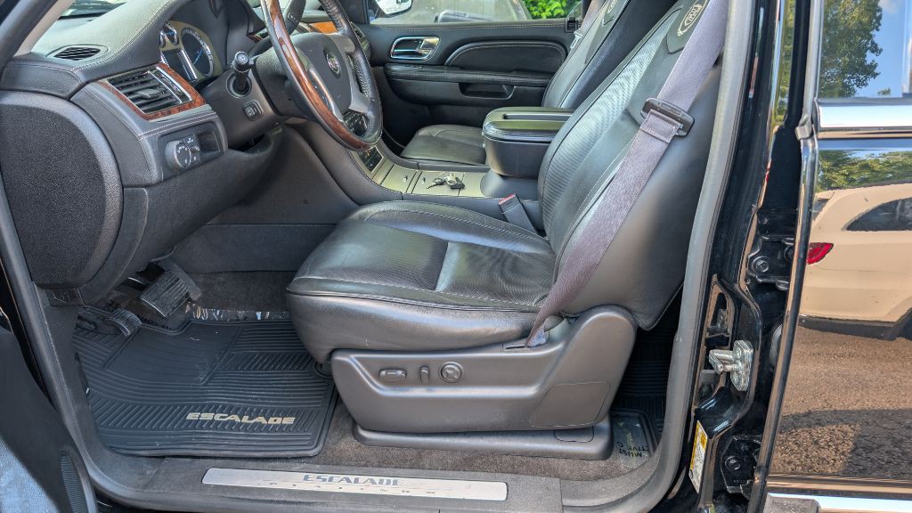 2014 Cadillac Escalade Image 11