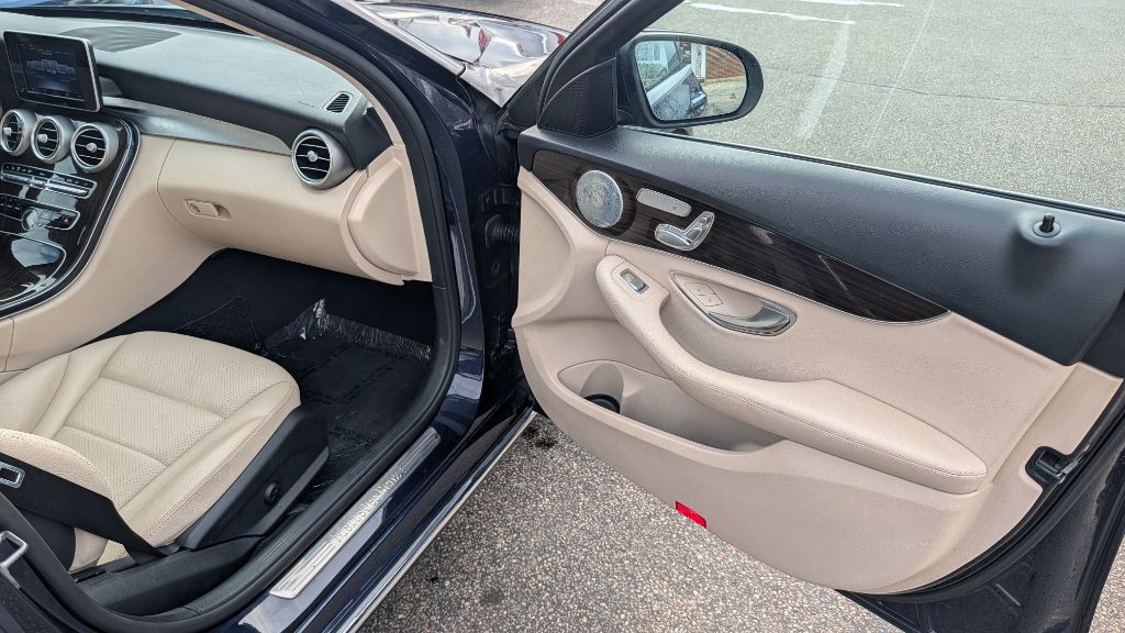2017 Mercedes-Benz C-Class Image 9