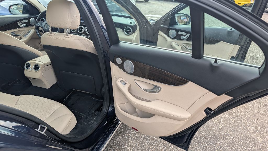 2017 Mercedes-Benz C-Class Image 10