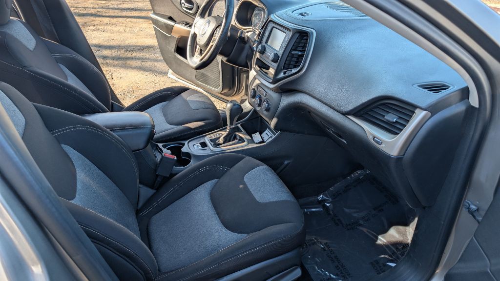 2017 Jeep Cherokee Image 13