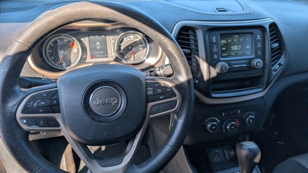 2017 Jeep Cherokee Image 14
